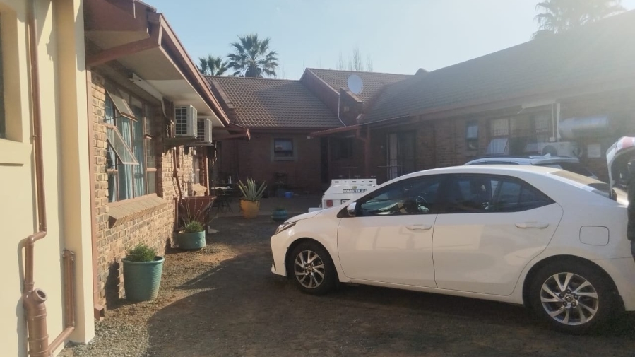 12 Bedroom Property for Sale in Pellissier Free State